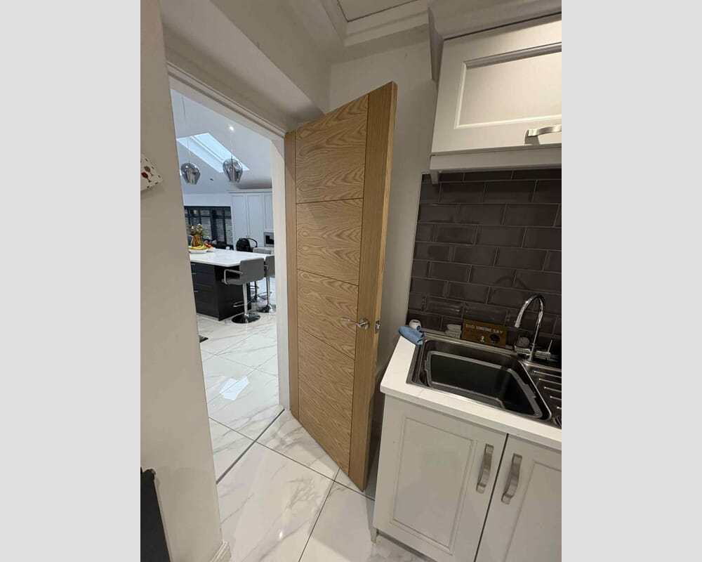 2040 x 526 x 40mm Iseo Oak Solid Core - Prefinished Internal Doors